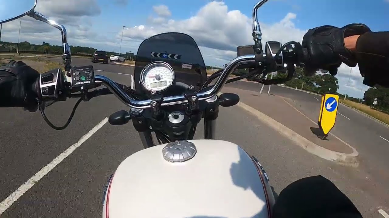 2018 Moto Guzzi V9 Roamer Walkaround & Test Ride