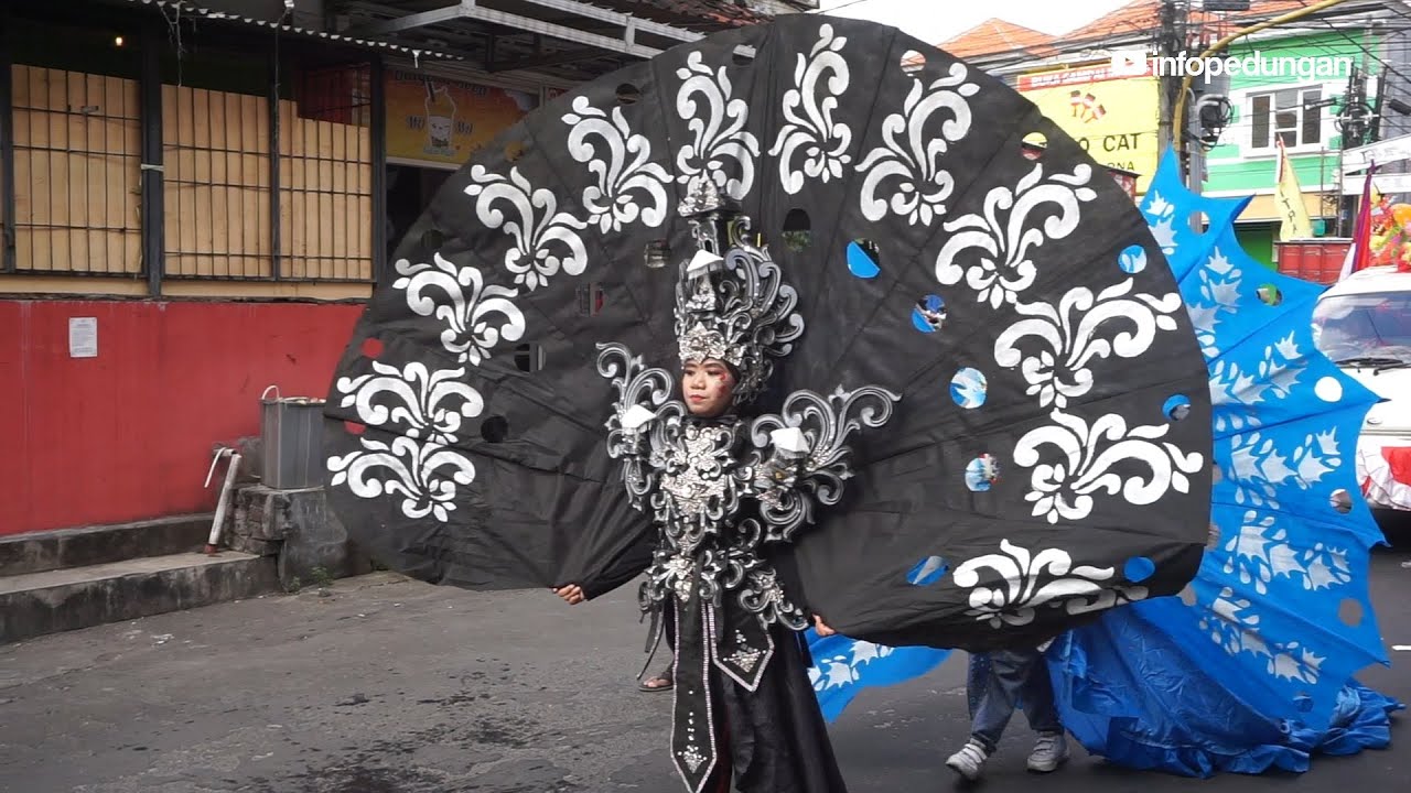 KARNAVAL MELEWATI DESA PEDUNGAN OLEH KOMUNITAS UMAT MUSLIM & PESILAT DI DENPASAR