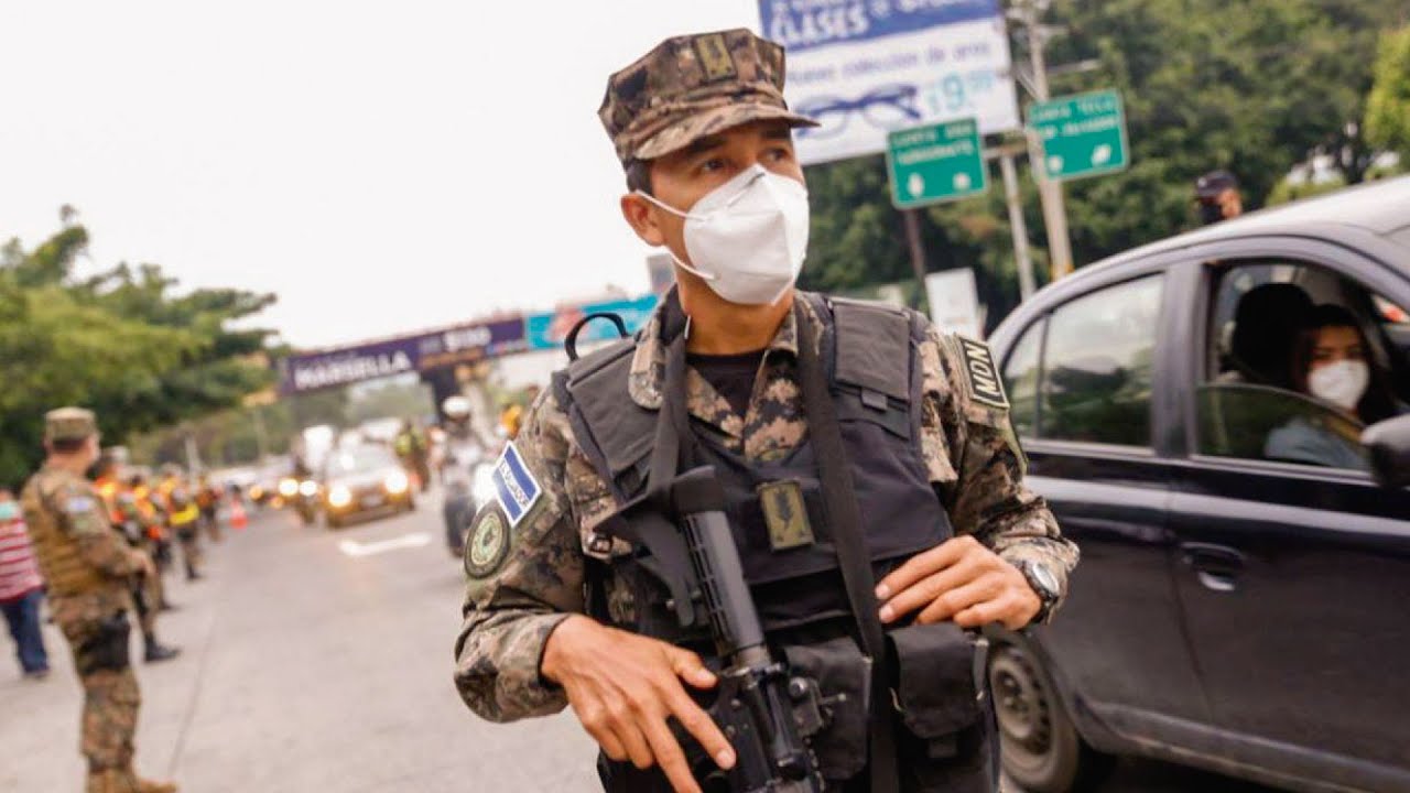 Ministro de la Defensa verifica control vehicular en Las Delicias