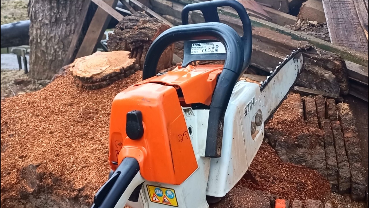 Бензопилка STIHL MS260 - всівшись на синю лавочку не заважайте працювати, вимкніть телефон