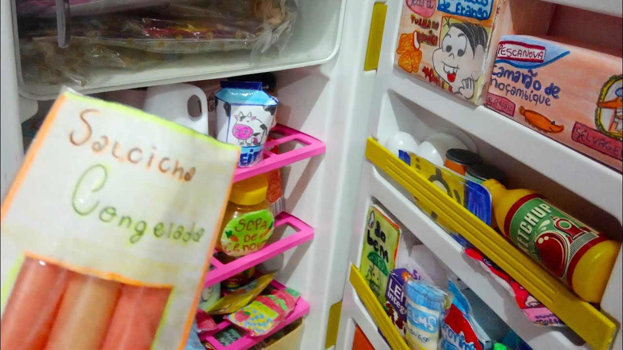 Reabastecendo a geladeira de brinquedo+comidinhas de bonecas