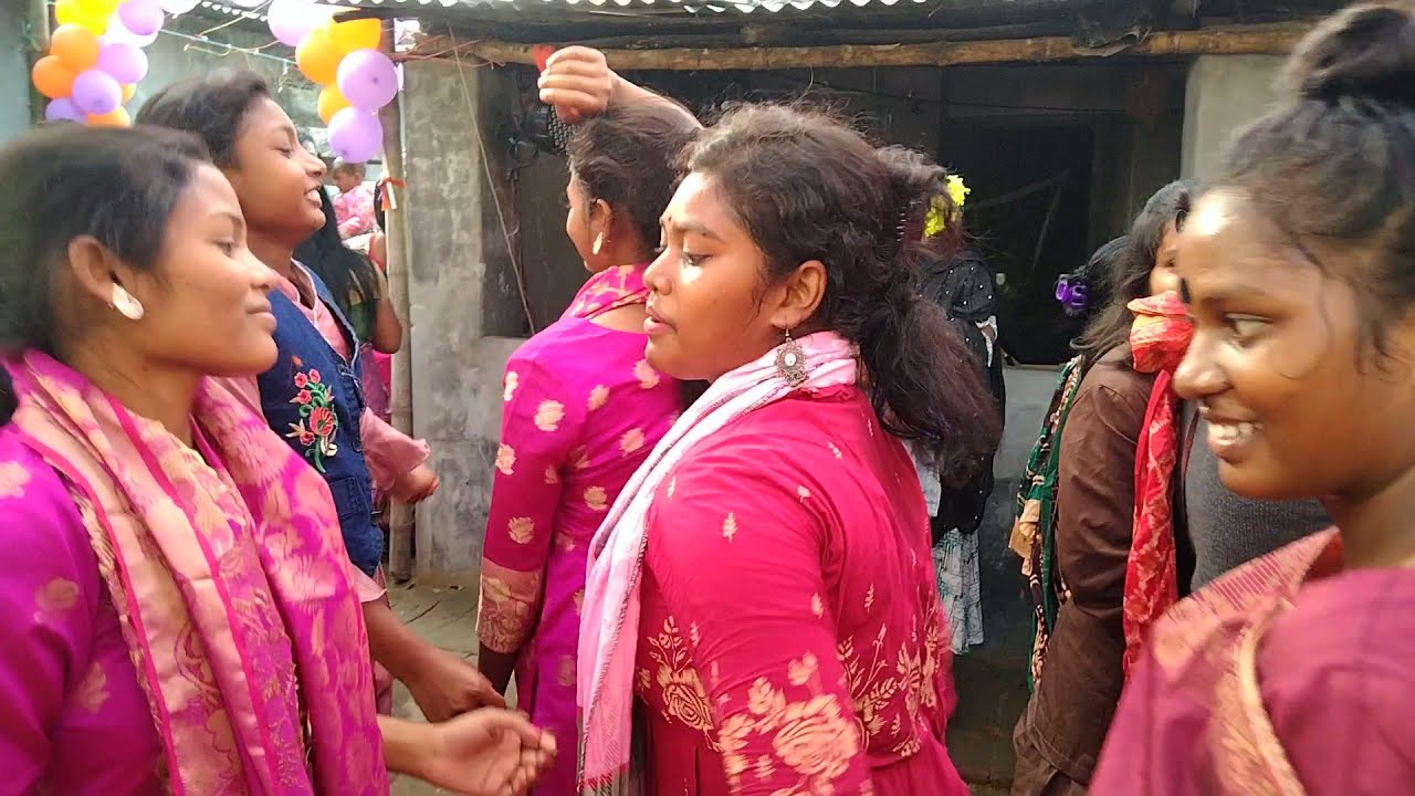 বিয়ে বাড়িতে নাচতে নাচতে মেয়েদের এ কী অবস্থা দেখুন  ভিডিওতে! (Biye barir Nach) By Sabittre's Vlog