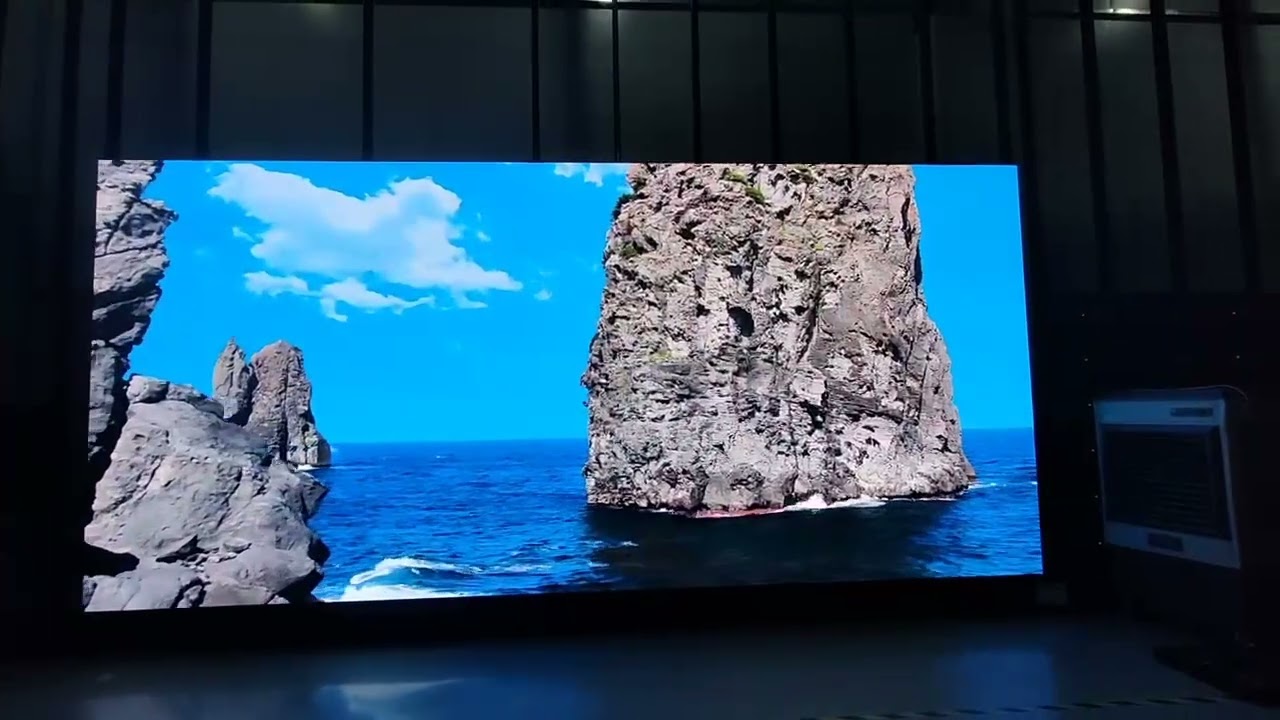Micro Pixel Pitch Full Flip-Chip Common-cathode LED (COB) Display Video Wall #YEALUX #Digitalsignage