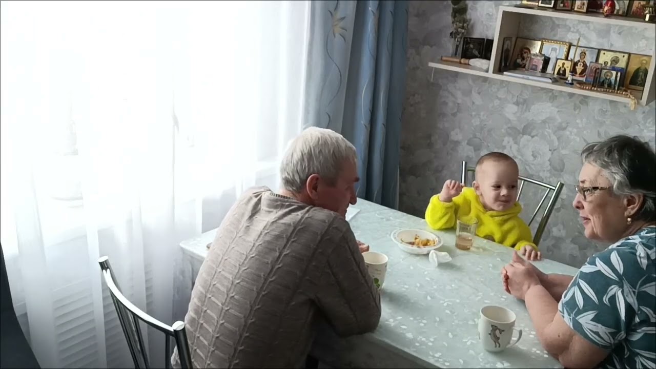 26 февраля 2026 г. Матвейкины капризы за завтраком. Поехали в магазин. Купили Матвею подарок. 