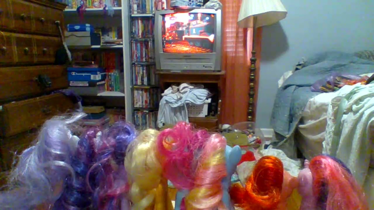Ponies watch Thomas and the Really Brave Engines and Other Adventures Part 1