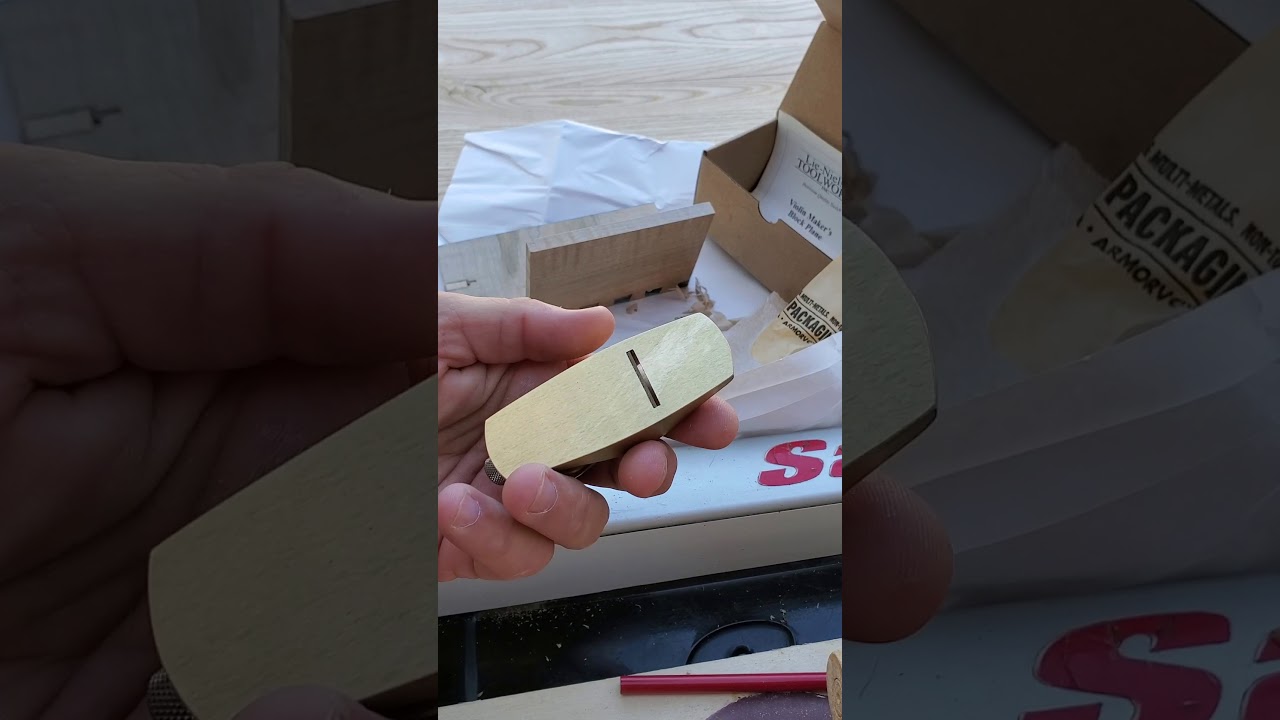 Lie Nielsen 101 Violin Maker's v. Veritas Pocket Plane