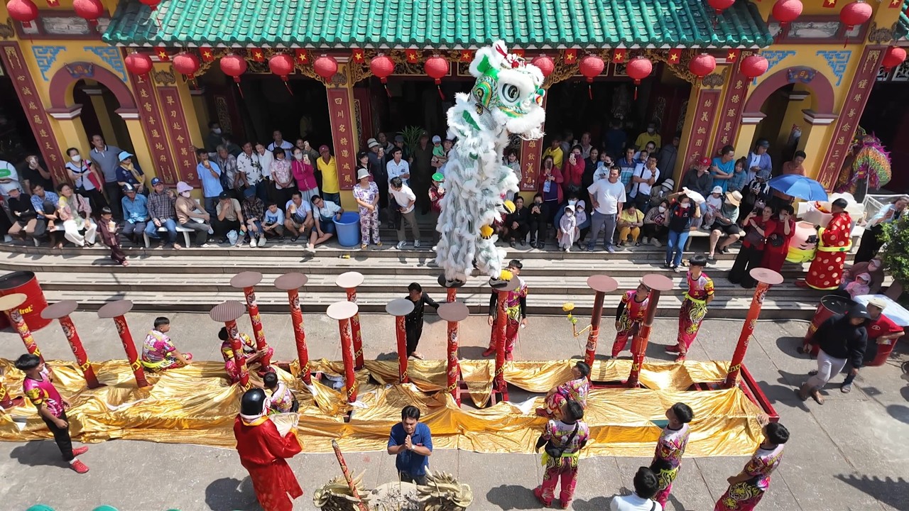 Múa Lân Sư Rồng Trước Cổng Chùa Ông Bình Dương 2026