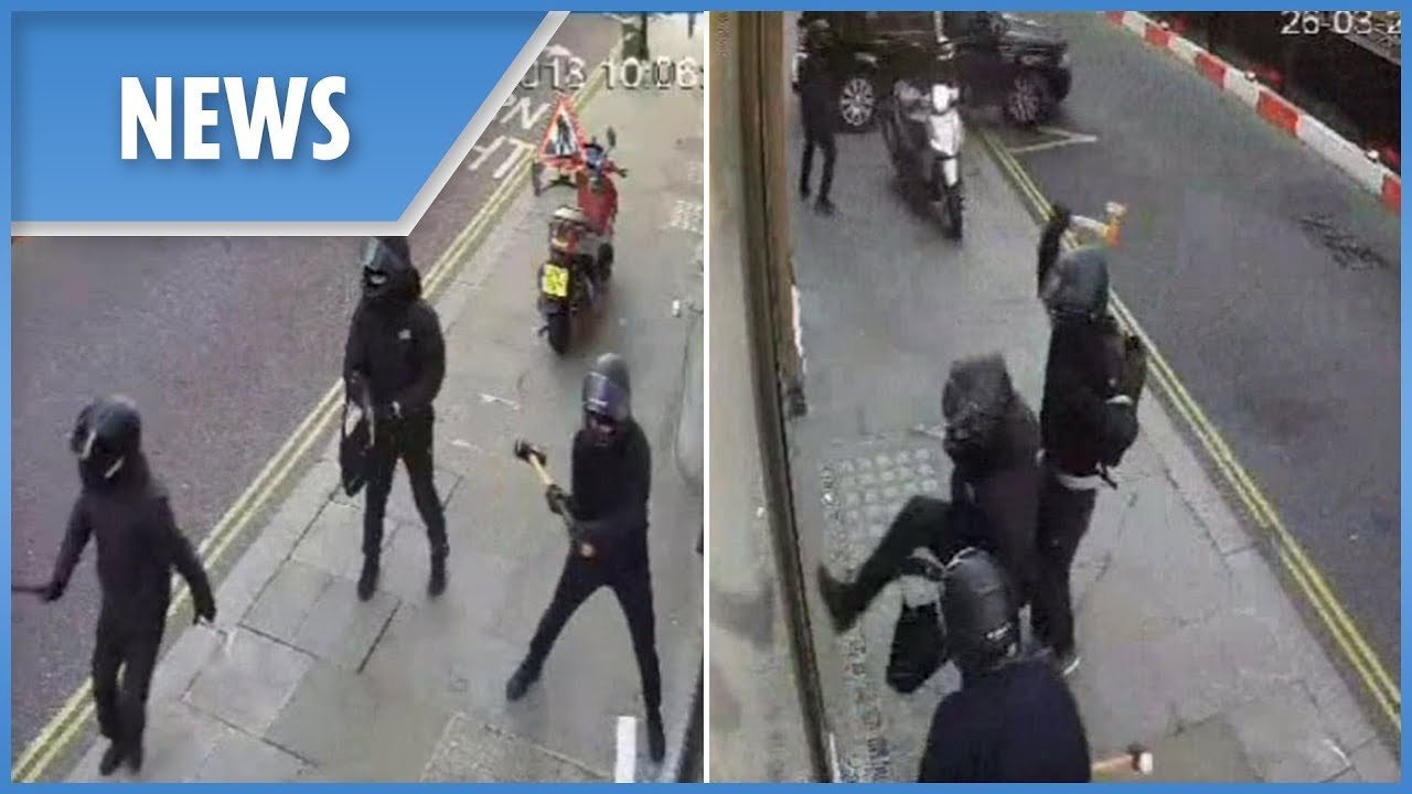 Have-a-go hero builder stabbed with samurai sword trying to stop jewellery gang robbery