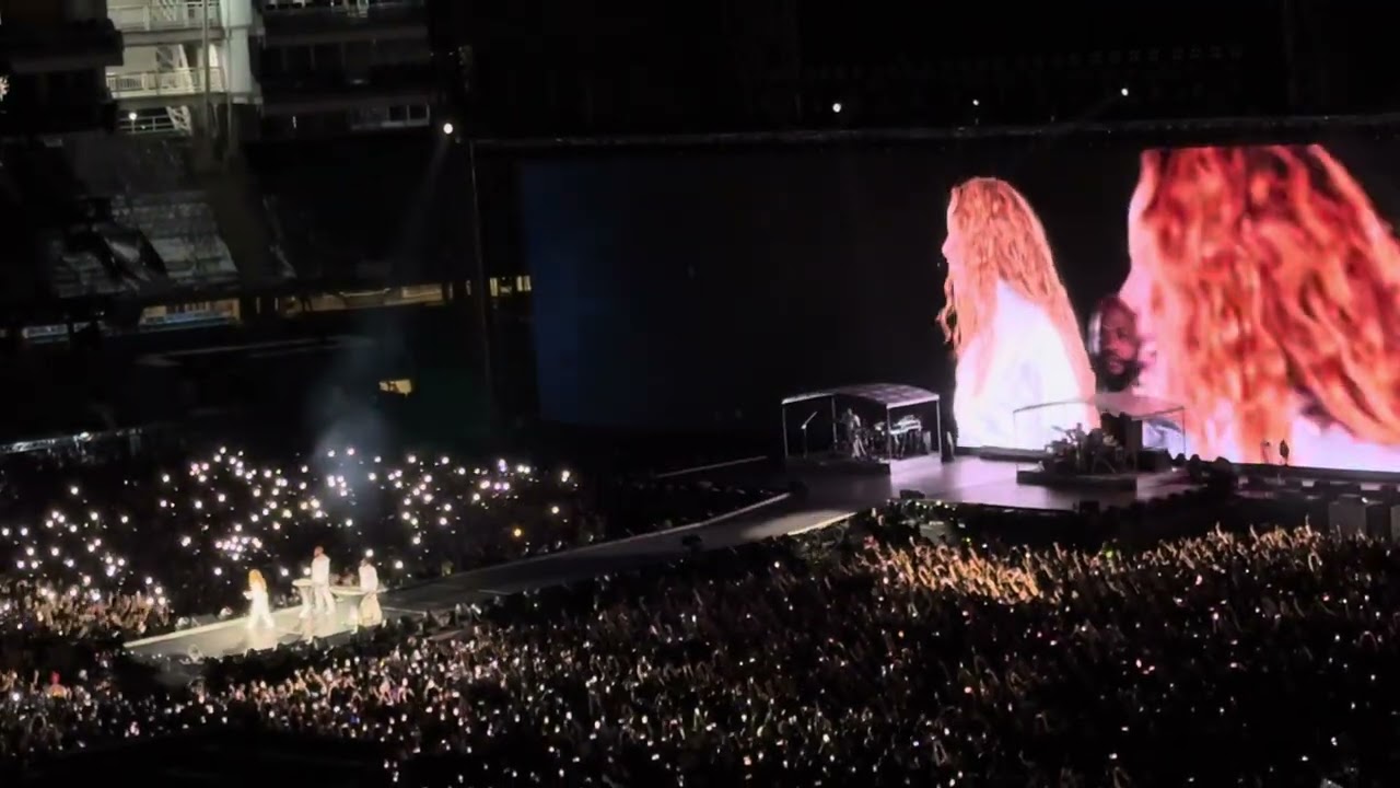 La fuerte. Shakira.