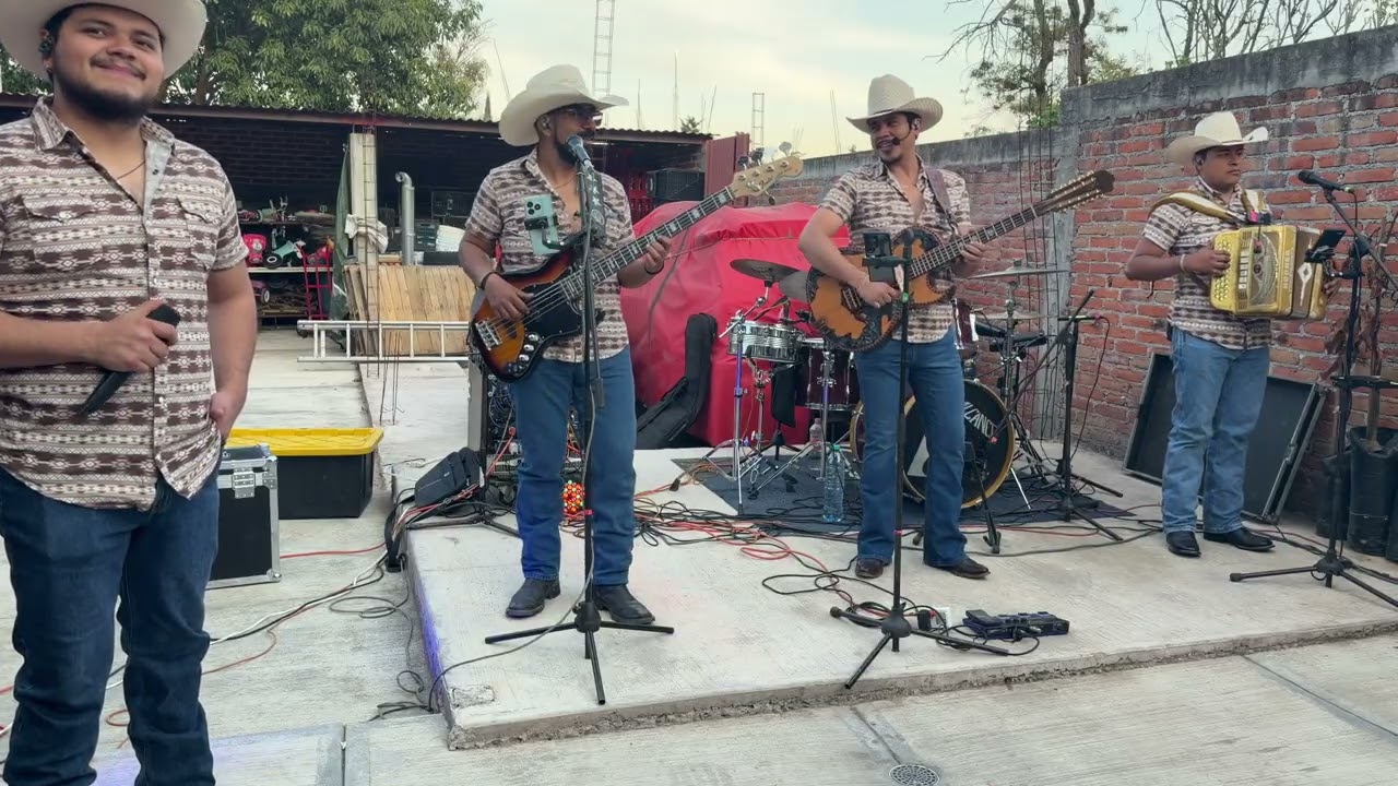 Y por esa calle vive - Grupo Alcance (En Vivo)
