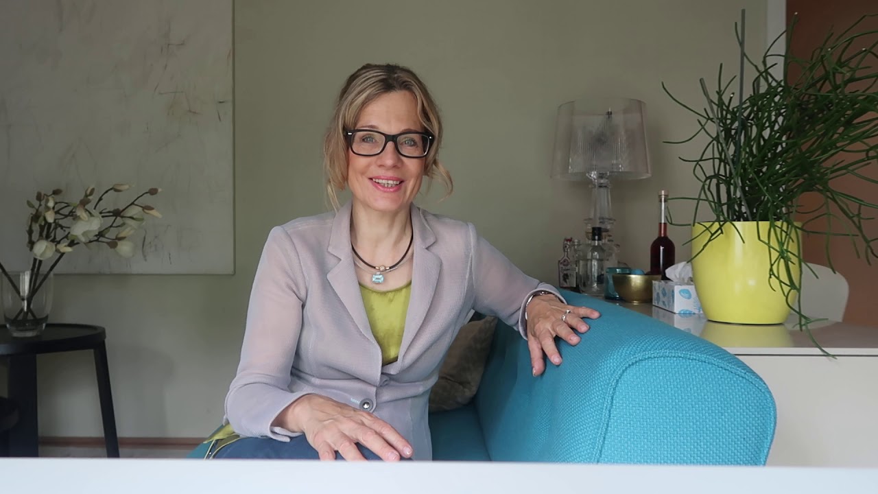 VERLIEBT IN THERAPEUTIN | [Mit Erklärung] *ECHTE LIEBE...? |  Dr. Monika Wogrolly