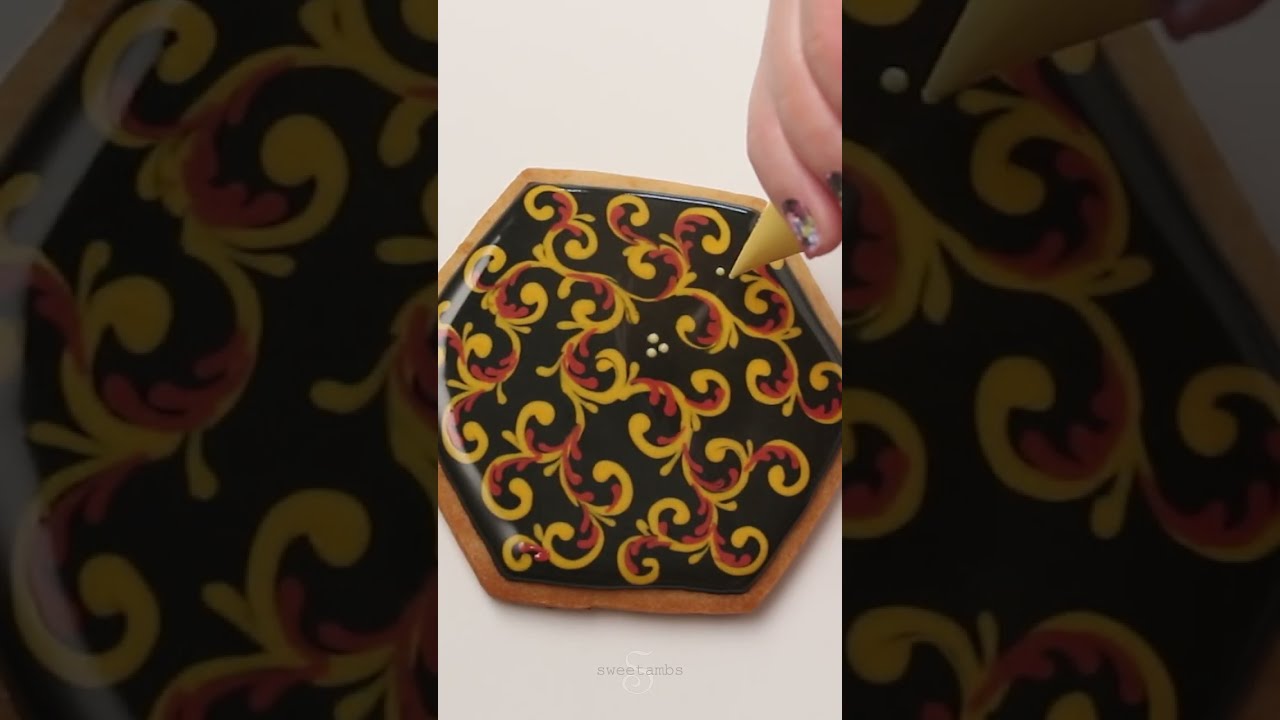 Piping filigree on a cookie with royal icing