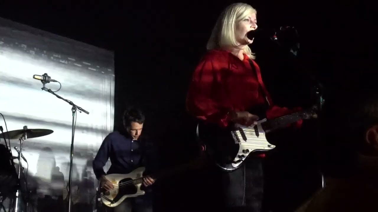Alvvays - Saved By a Waif (Brooklyn Steel, NYC 10/5/17)