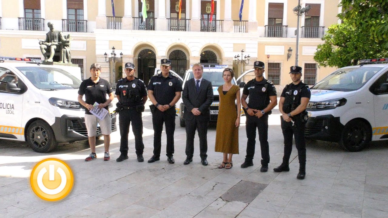 Presentadas 3 nuevas furgonetas para la Policía Local