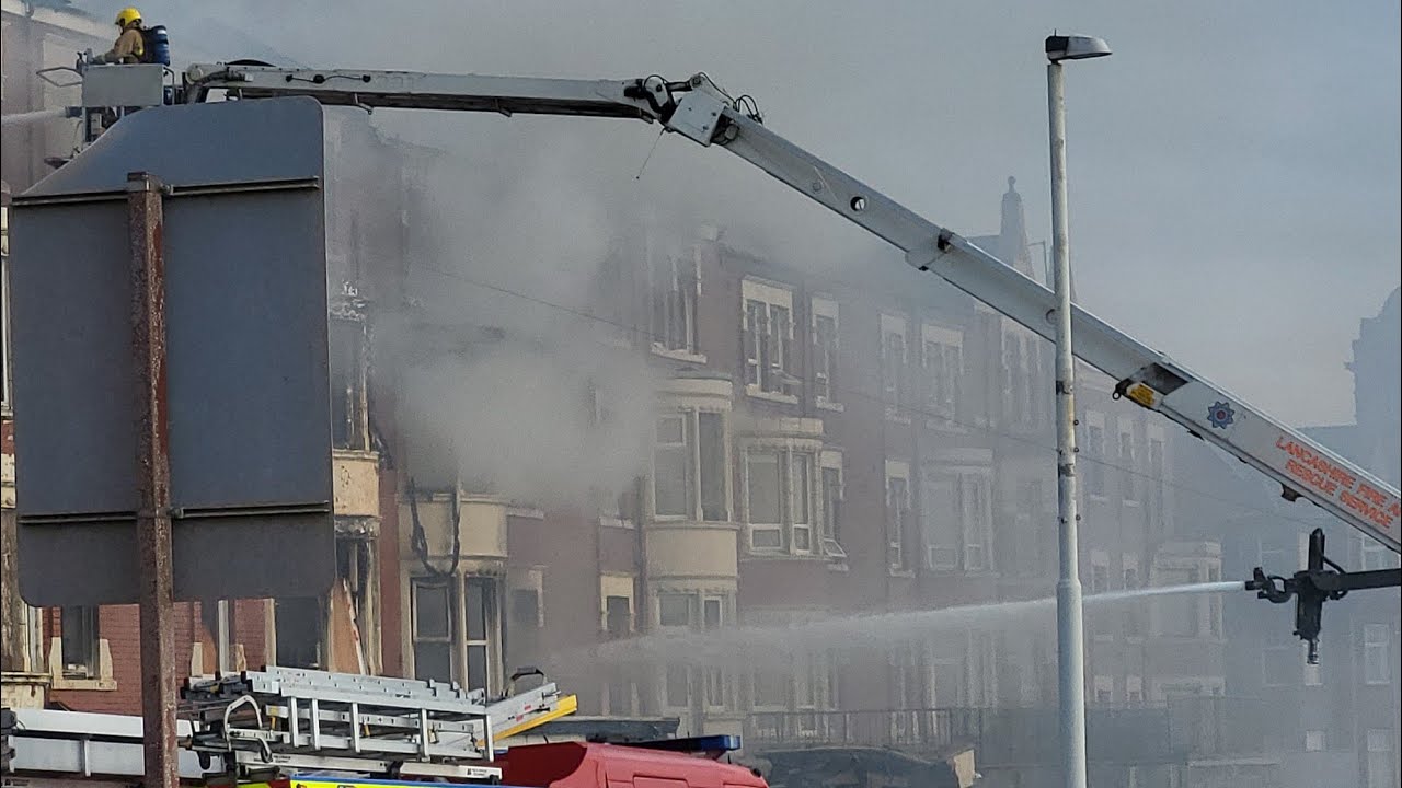 New Hacketts Hotel 4 Pumps Trying To Control The Blaze (Filmed Monday)