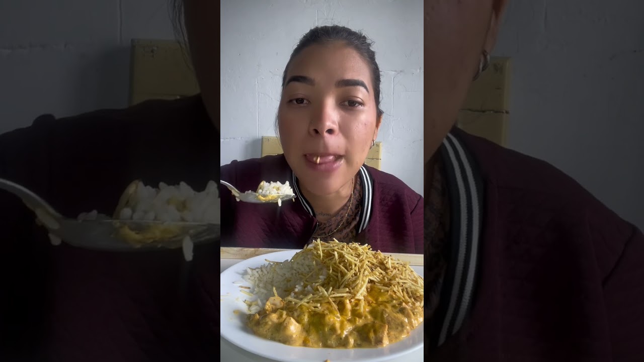 STROGONOFF DE FRANGO BATATA PALHA E ARROZ ALMOÇO DE HOJE