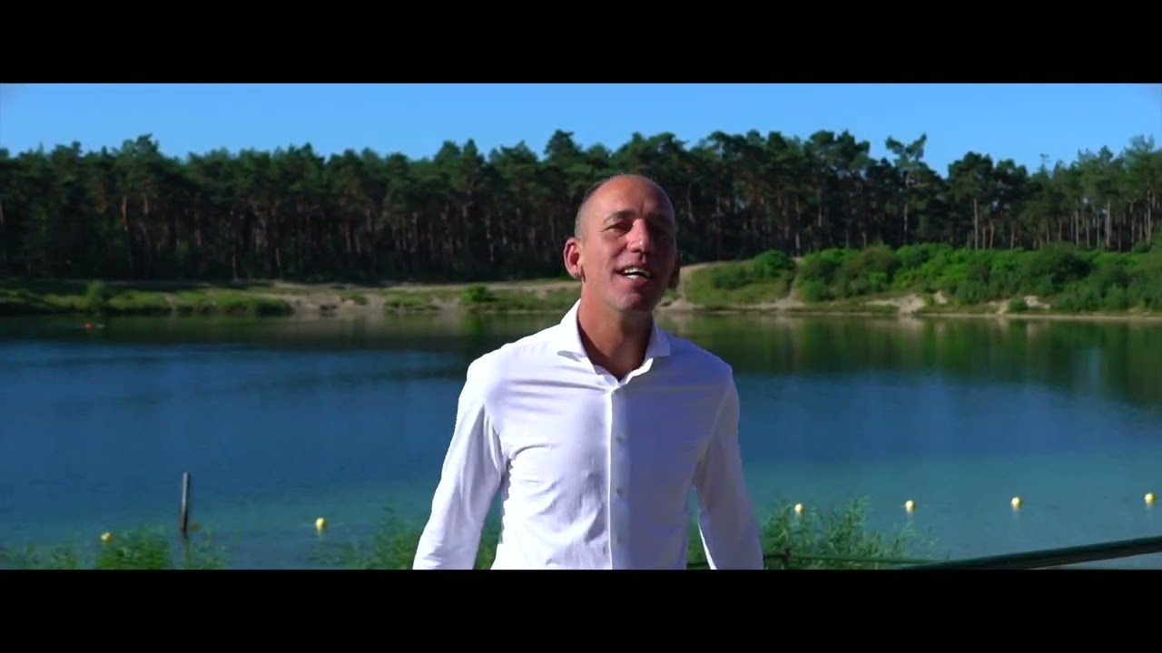 Andries van den Brink - Zonder vrienden ben je eenzaam (Officiële Videoclip)