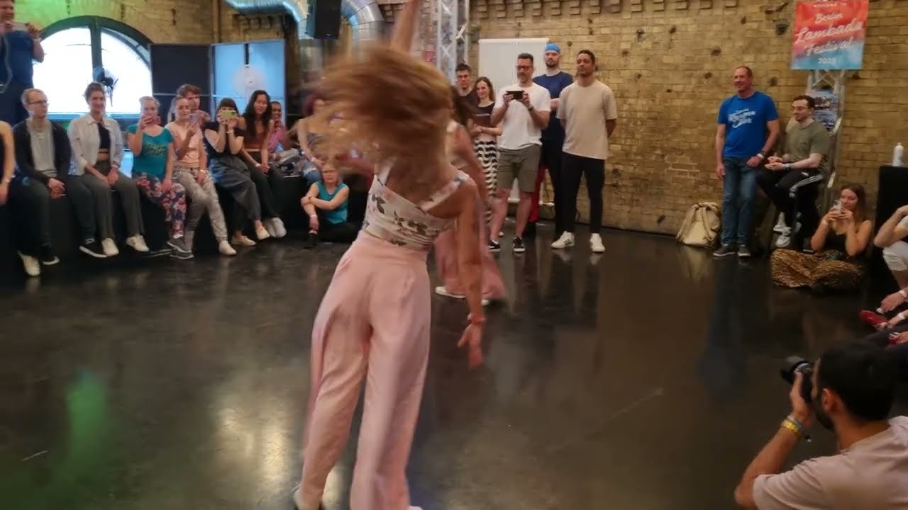 Rachel and Laura, demo at Berlin Lambada Festival 2025