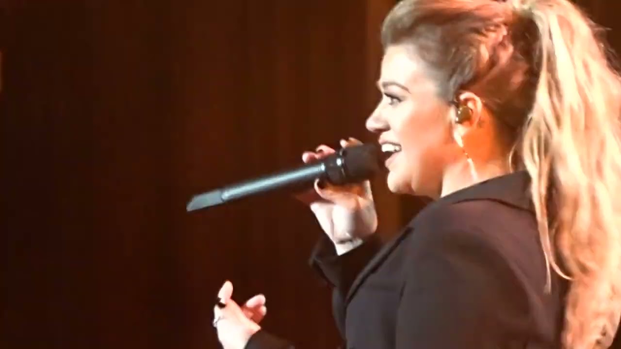 Kelly Clarkson - Miss Independent - Live @ Bakkt Theater NYE 12/31/23