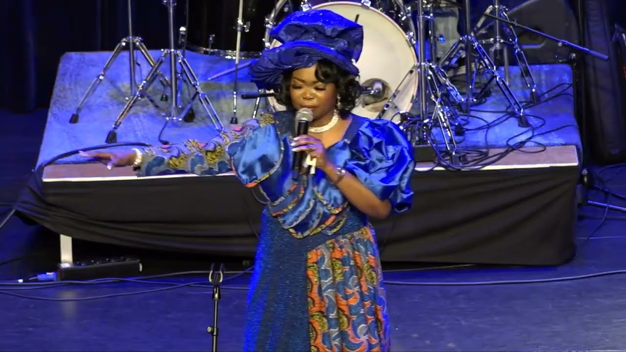 Adoration Mikunga (Version Concert LIVE) - Maman Adeline Massikila Luyinduladio