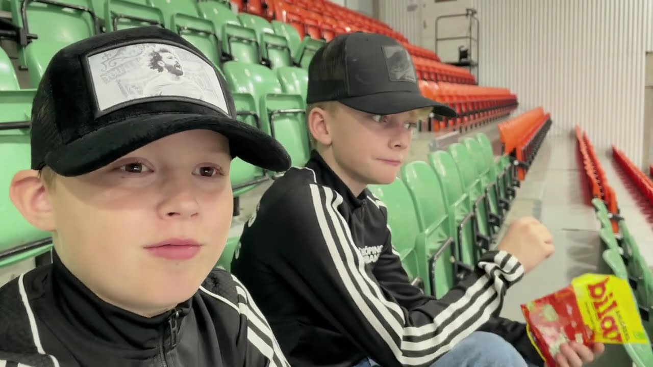 Rolle, Ozzy & Malle på landslagsmatcher i Nyköping