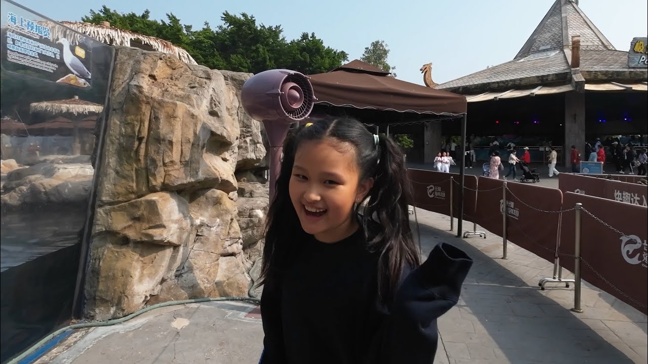 Zhuhai China: Chimelong Theater Show, Ocean Kingdom Theme Park Dec 25
