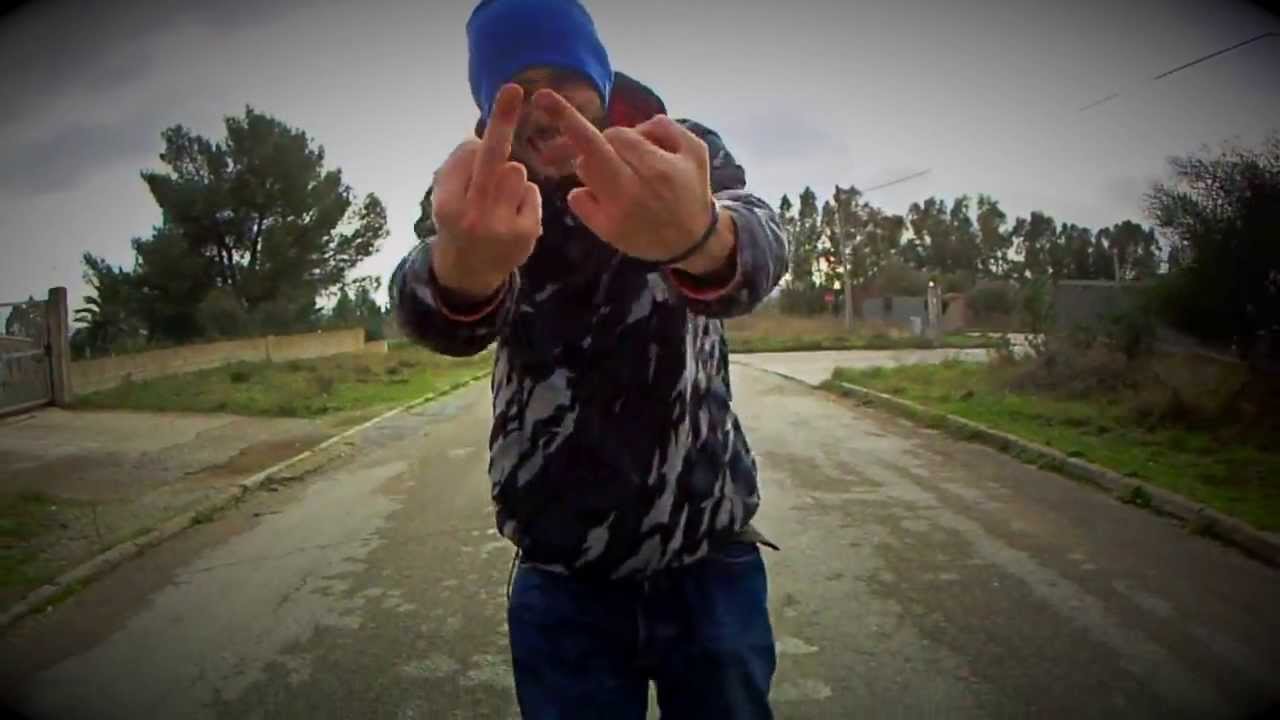 12. J.Roly - Bocca chiusa, mente aperta [Prod. Icon Curties] (STREET VIDEO)