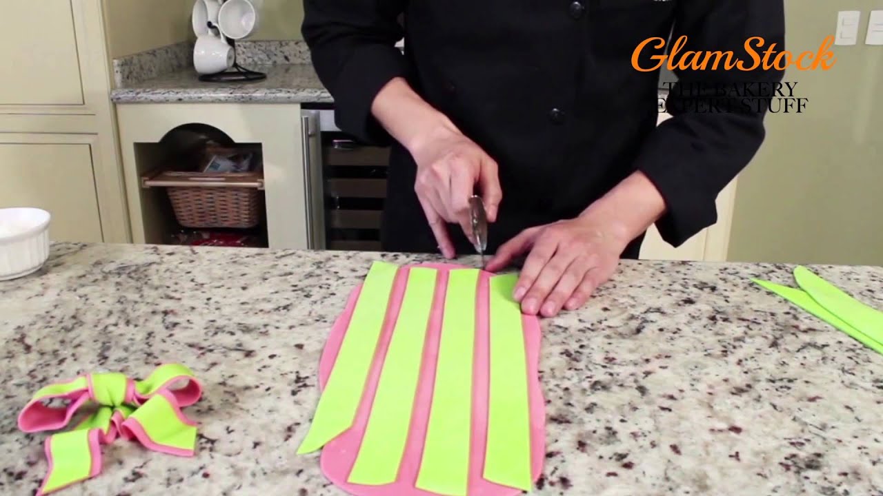 Cómo hacer moños de fondant para un pastel Paso a paso.