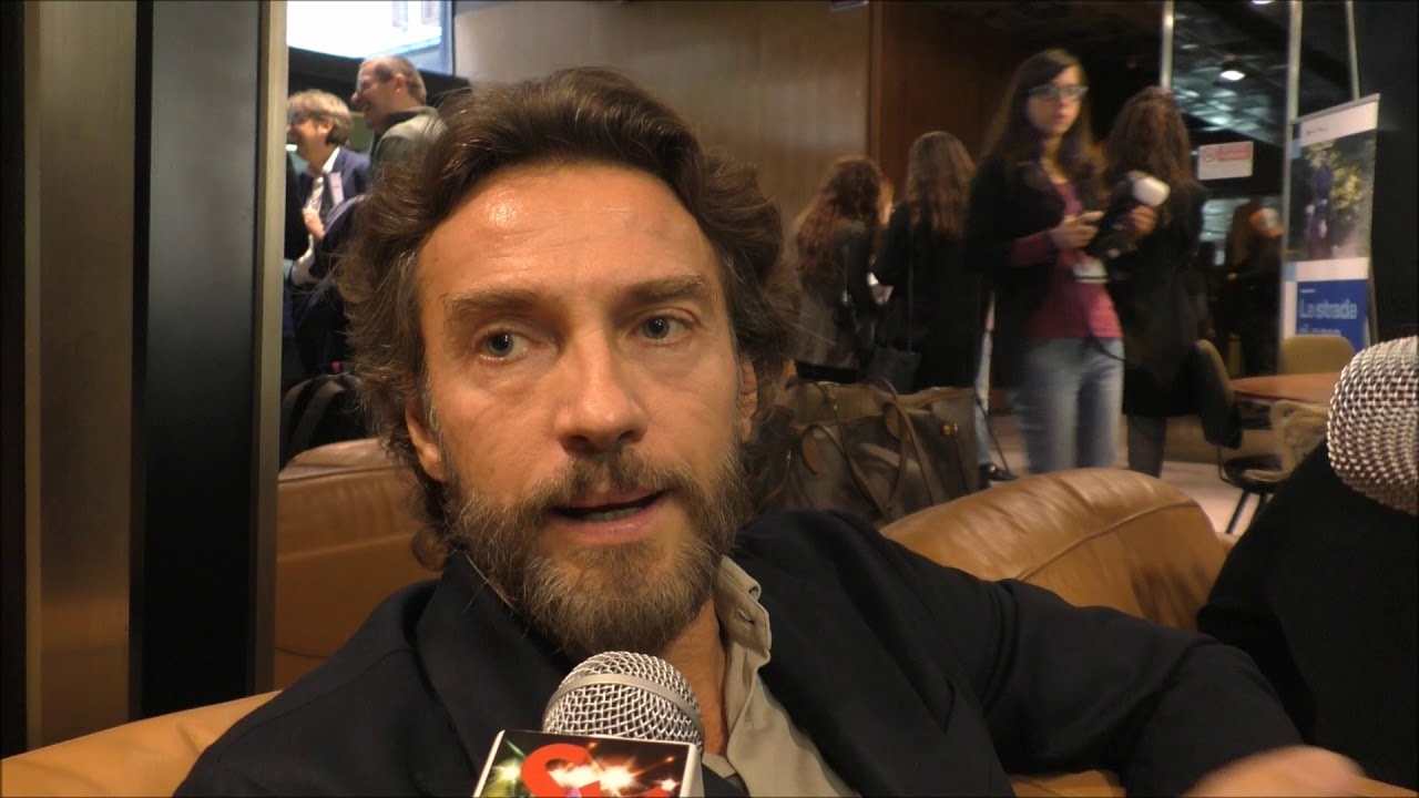 Videointervista ad Alessio Boni ne La strada di casa e in Agadah, su SpettacoloMania.it