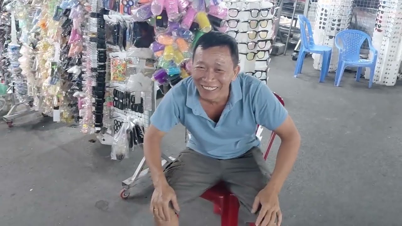 Chợ Gì Mà Đông Kẹt Cứng Giữa Lòng Sài Gòn?