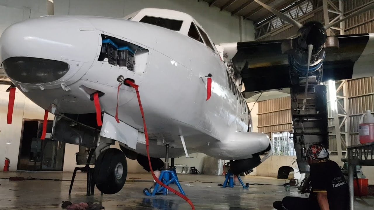 LET 410 UVP Retraction Test | Landing Gear Swing