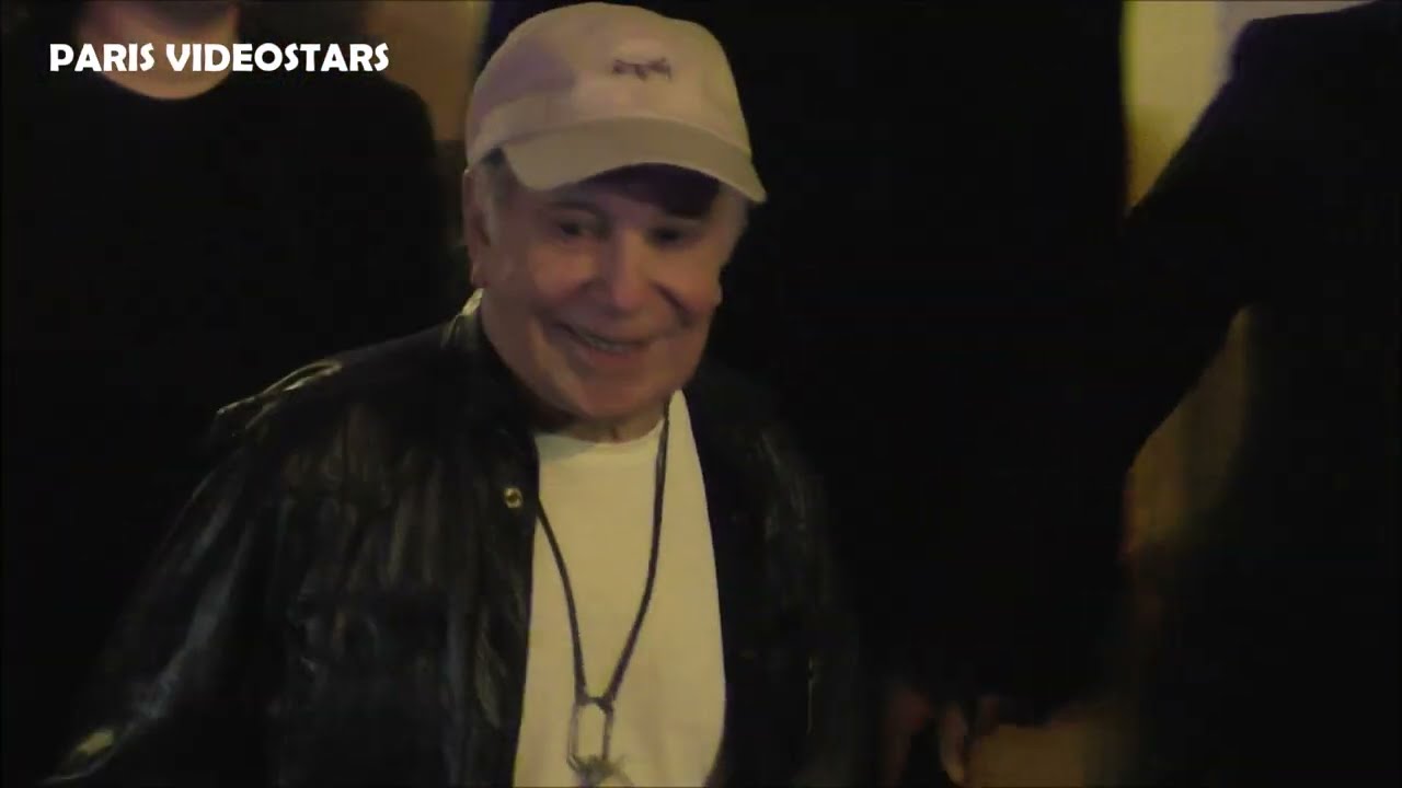 Paul Simon swarmed by french fans @ Paris 3 may 2026 after his show at Le Grand Rex