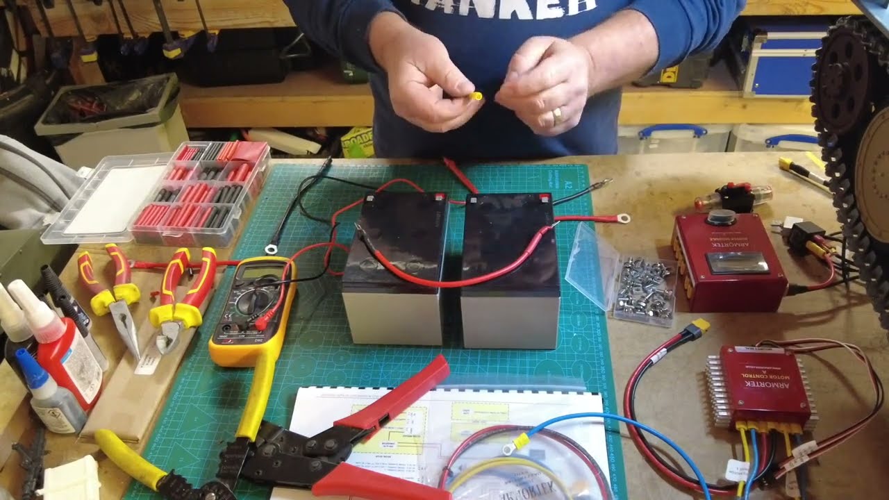 1/6 scale Armortek Hetzer Jagdpanzer 38 (Vid 17)adapting batteries & powering up the drive motors