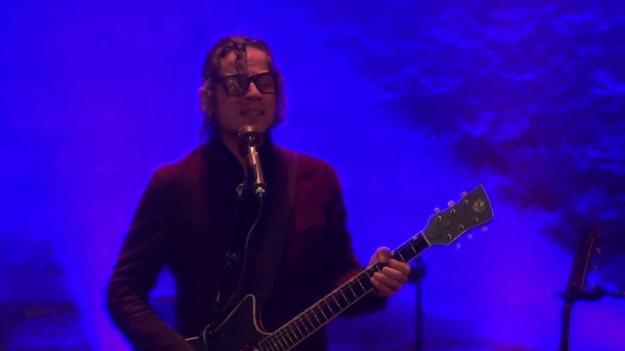 Bernhoft : Feel It The Same @ Café de la Danse, Paris (25/11/24) - 3/15