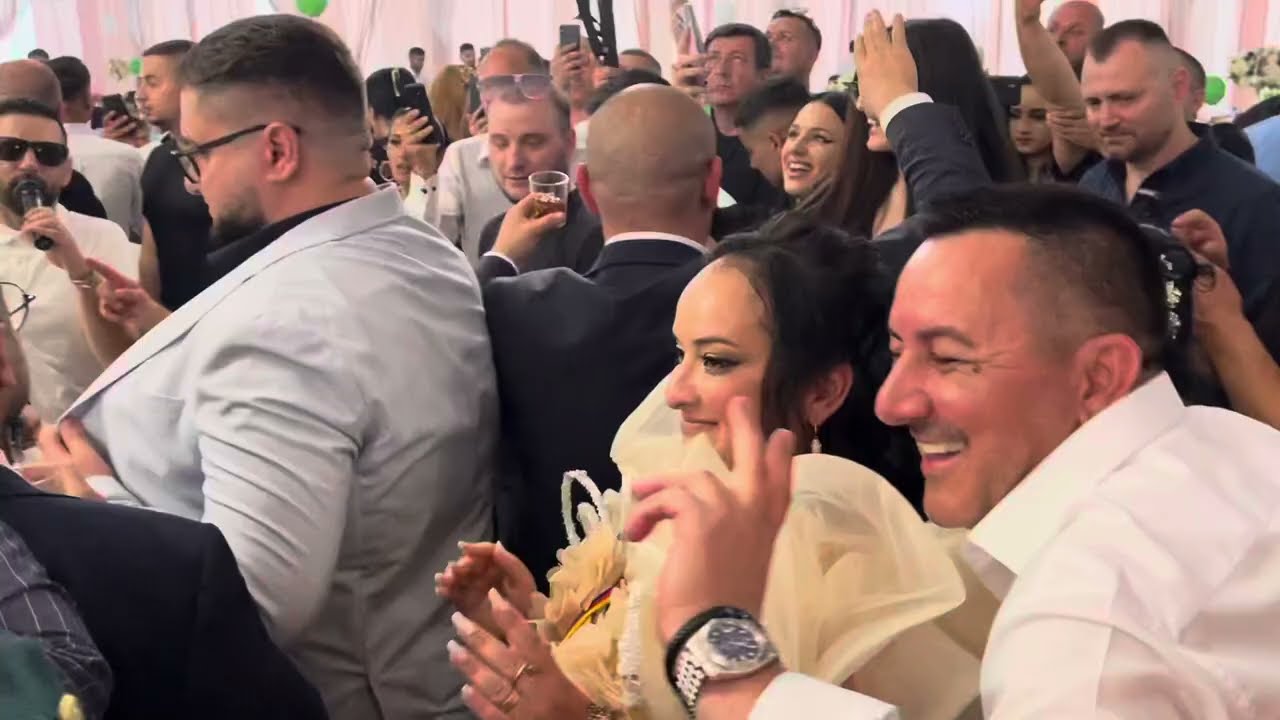 Tzanca uraganu și Florin salam , Nicolae guta mulți alți artiștii , iar patroana a cântat cu iei !