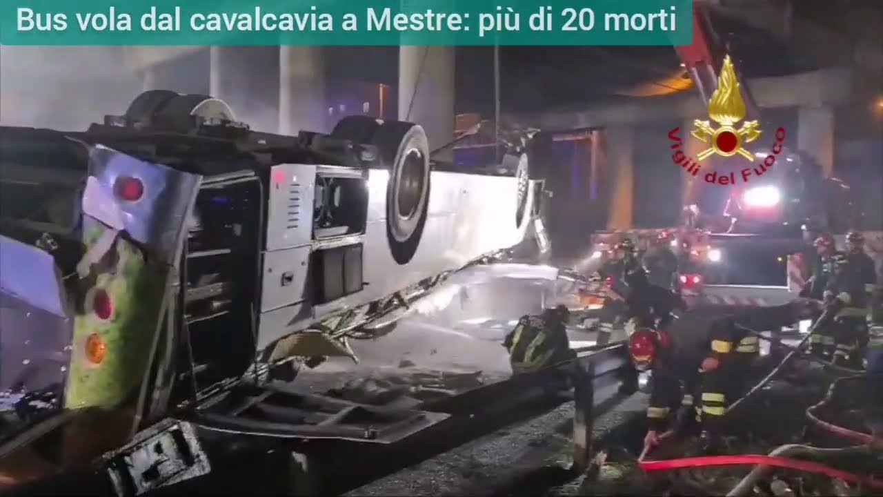 La tragedia di Mestre: bus vola da cavalcavia, più di 20 morti. Fasi del lavoro dei Vigili del Fuoco