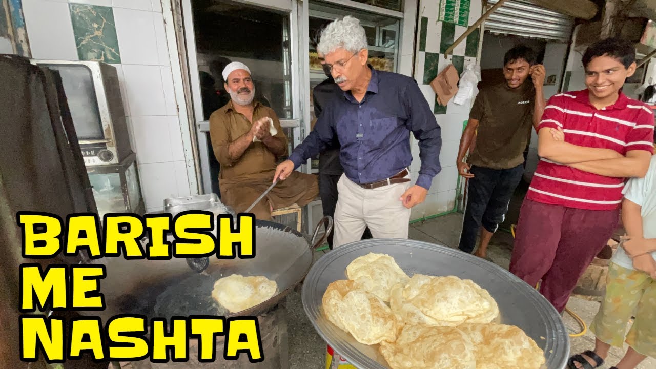Lahore Ki Barish Me Poori Halwa Bnaatay Huey | Amin Hafeez