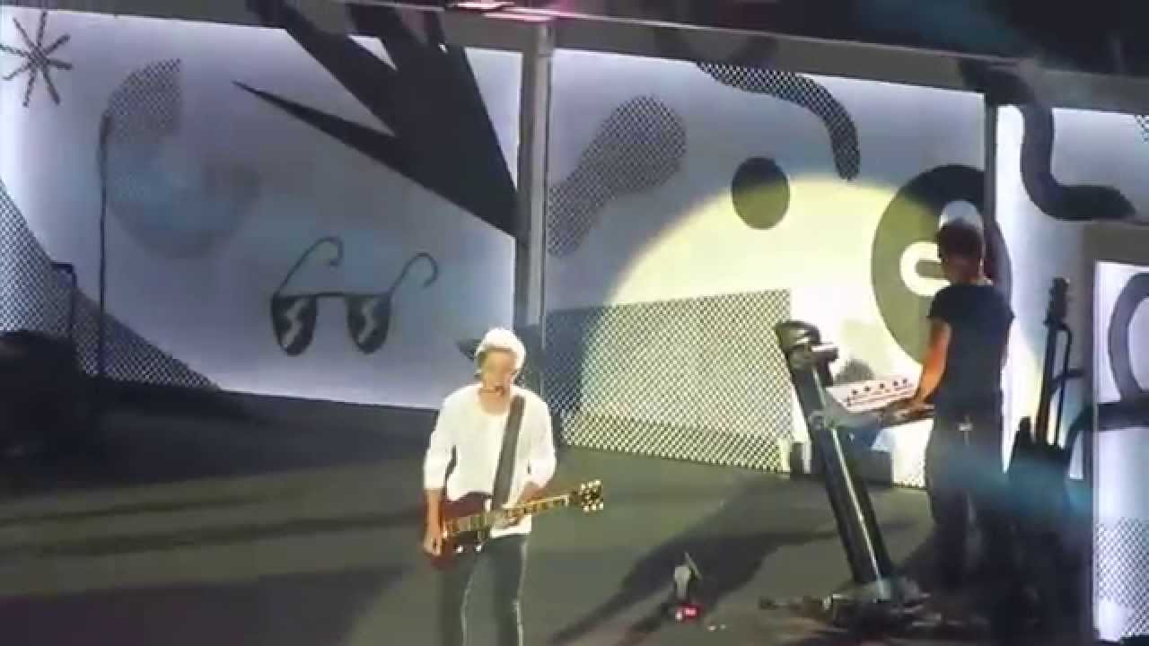 Opening and Clouds - One Direction Detroit, MI 8/29/15