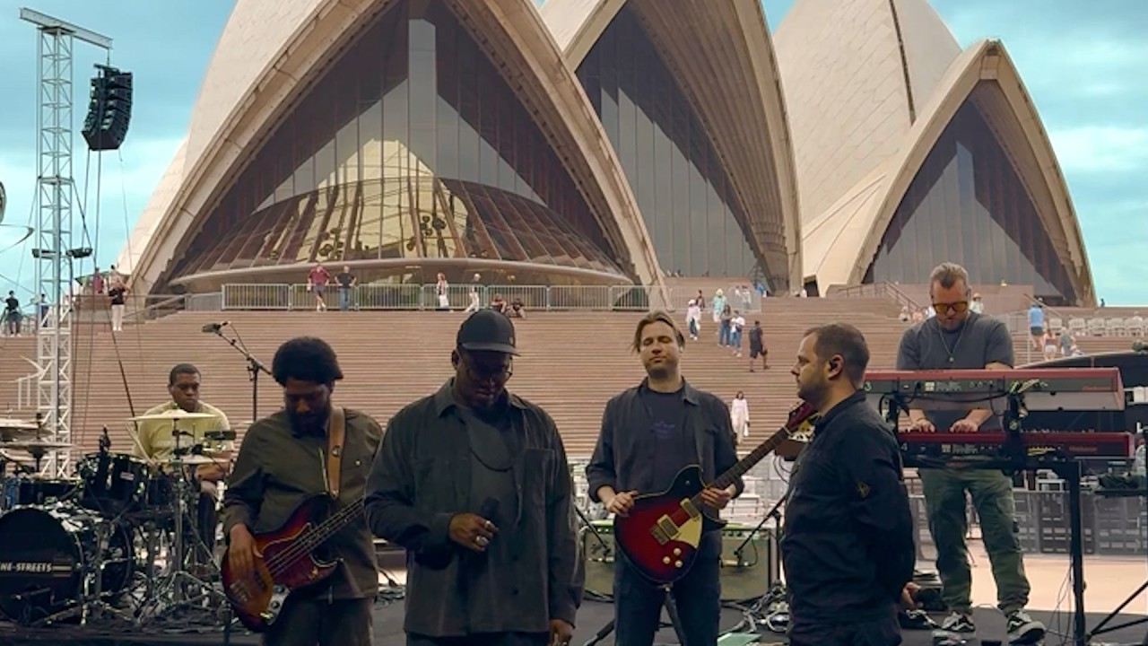 the streets - utopia (live from sydney opera house)