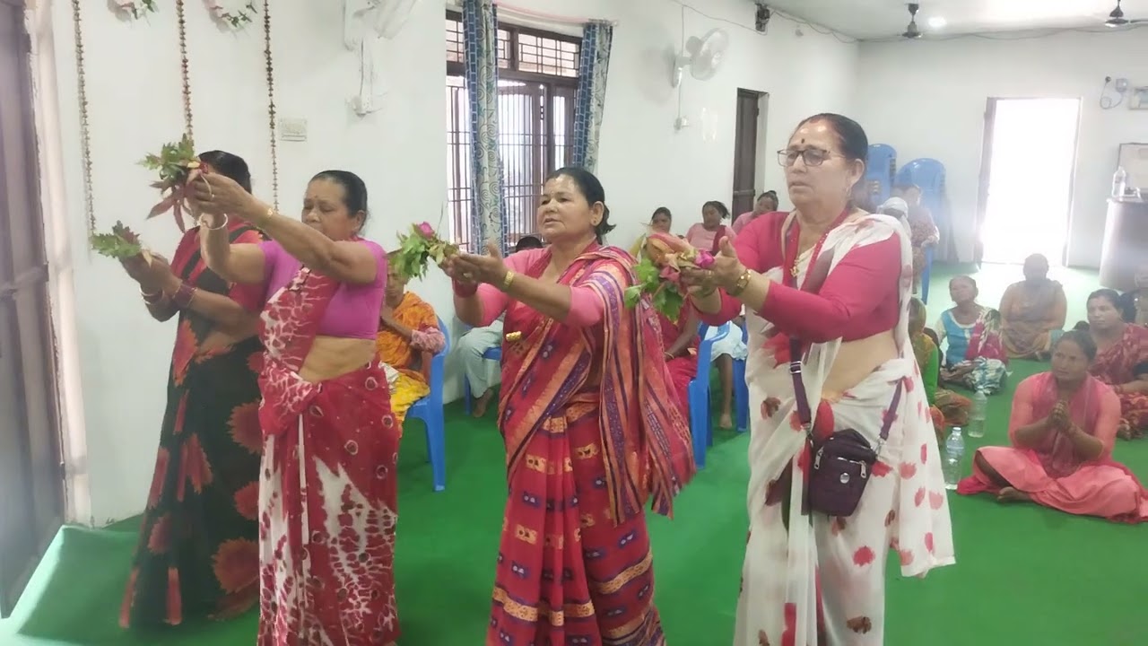2081 नया सालको दिन गुरु महाराजी भजन स्वागत गरिदै..