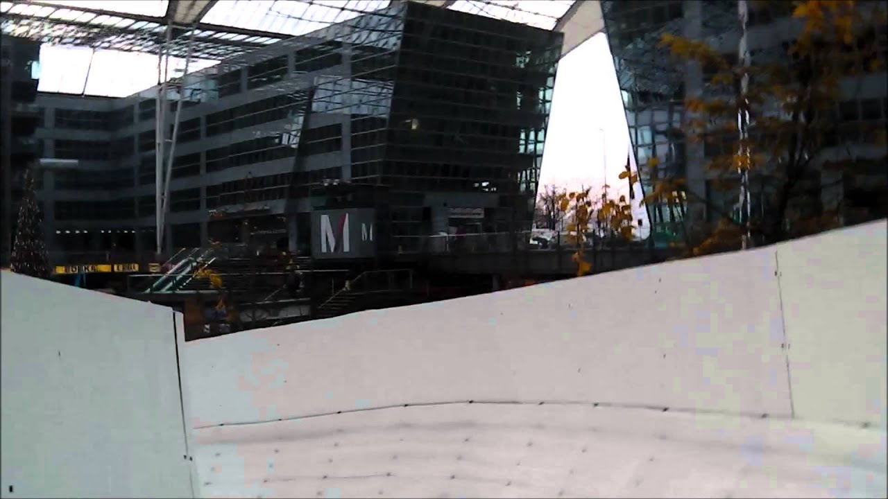 Die Wintermarkt-Eisrutsche am Flughafen M&uuml;nchen #MUC | (BV780 300. Video Spezial)