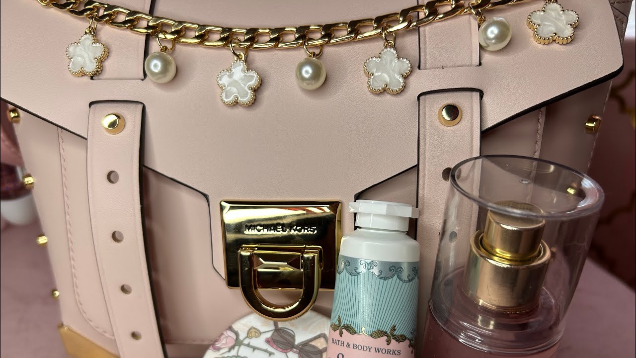 What’s in my bag/ MK Manhattan 