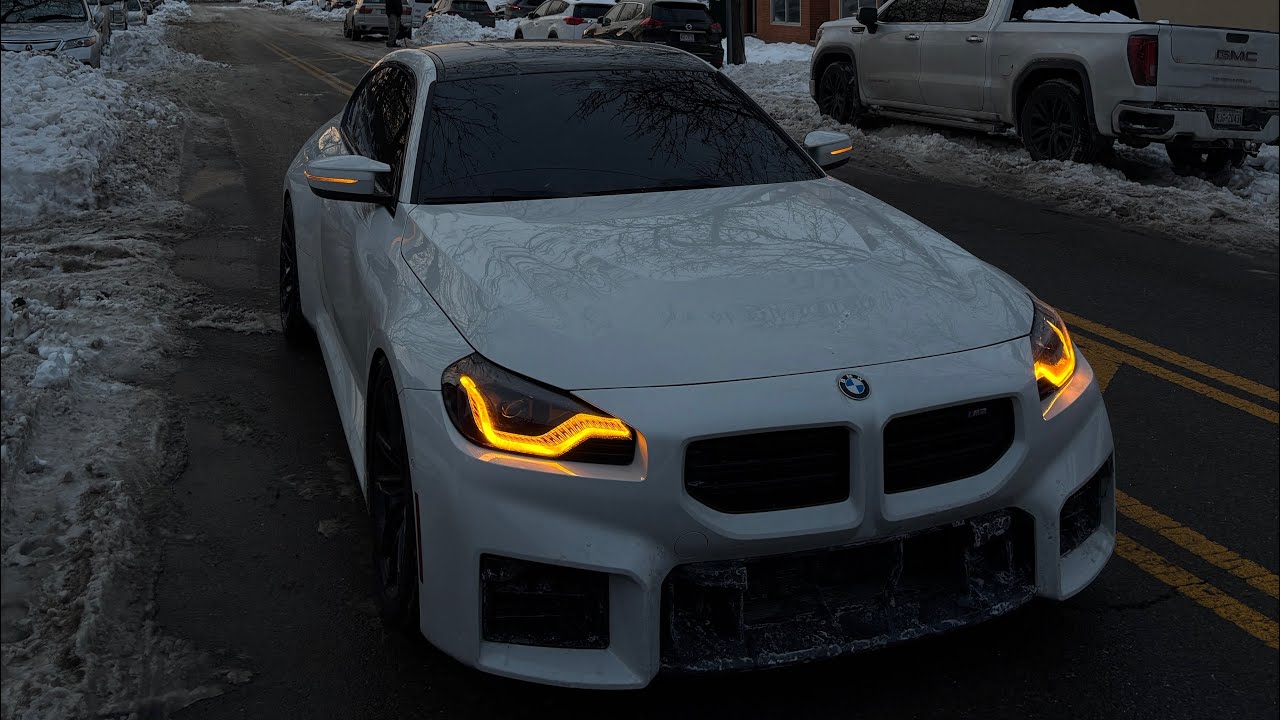 Мой BMW M2 мощностью 600 л.с. скользит по снегу.