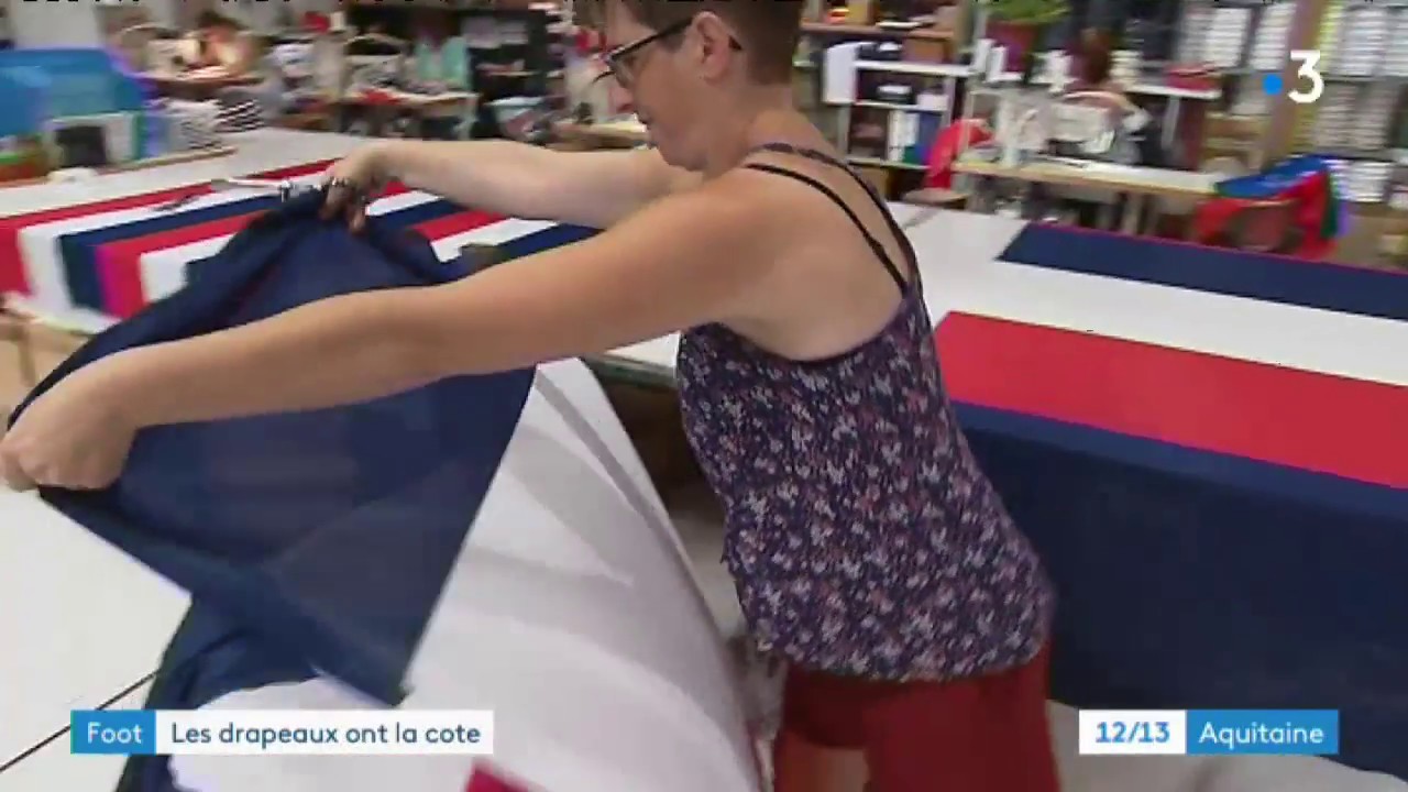 Une fabrique de drapeaux tricolores à Bordeaux profite du succès des Bleus