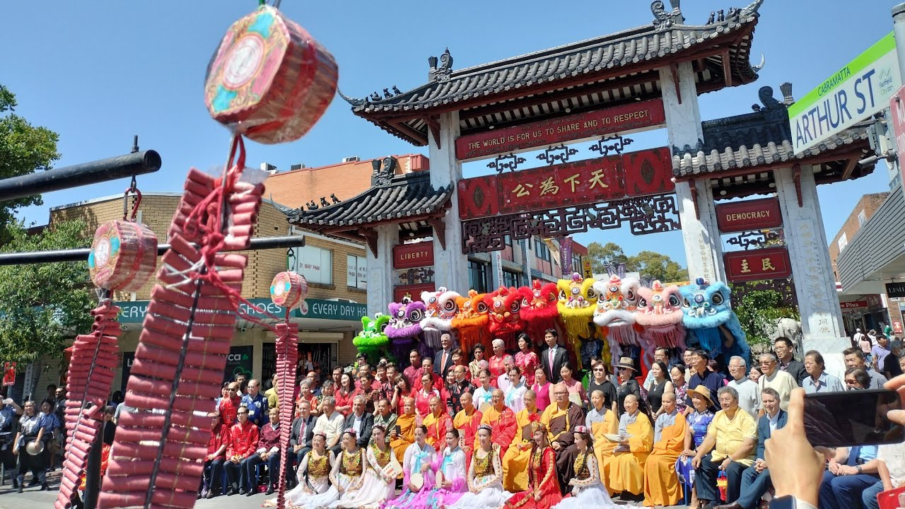 🦁 Liondance / Firecrackers Qing Fong Lion Dance Team at Cabramatta Lunar New Year Blessing Ceremony