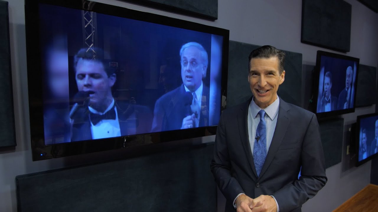 Not only that, but John MacArthur can also sing.
