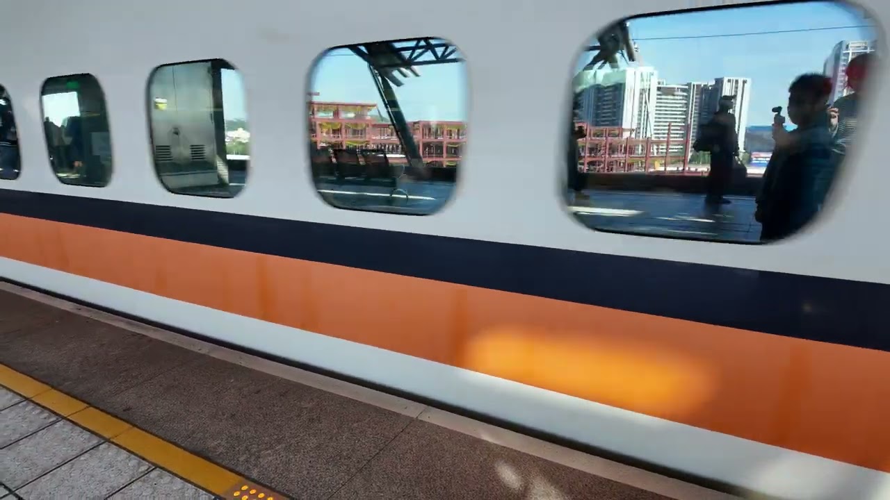 高鐵台中站810次出站   和   112次進站