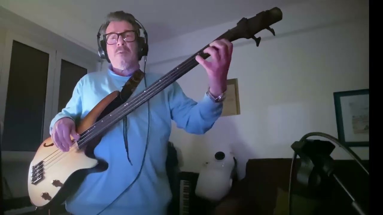 Four - Bassplaying