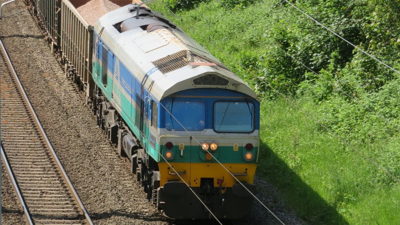 UK: Class 59 59001 accelerates from a signal check on a loaded Merehead to Acton aggregates working