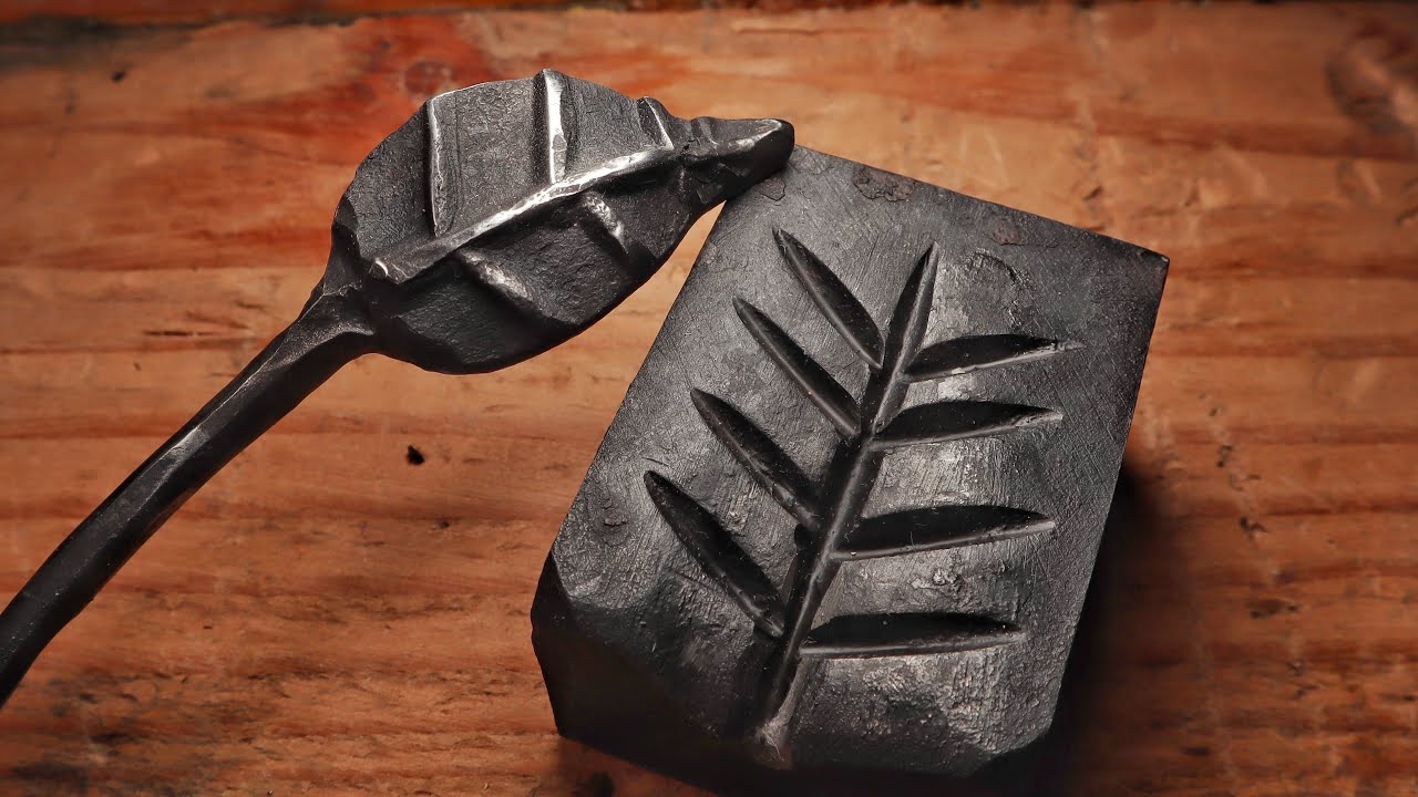 Leaf forging die for raised veins